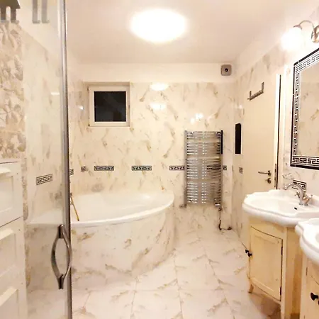 Spacious With Kitchen & Bathtub - Kindstay Prague Airport Tuchomerice