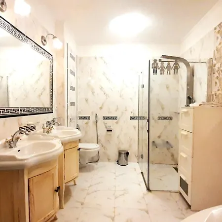 Spacious - Kindstay Prague Airport Apartment Tuchomerice